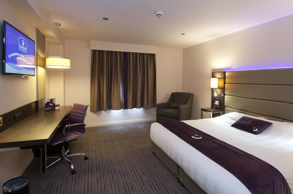 Premier Inn London Elstree / بورهاموود المظهر الخارجي الصورة