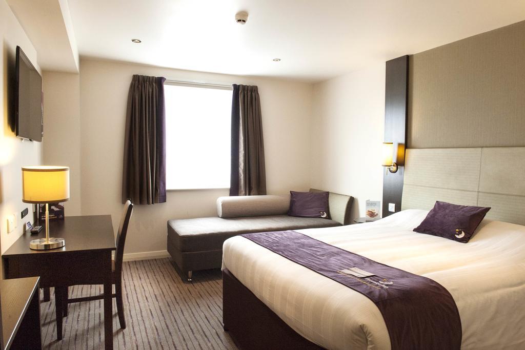 Premier Inn London Elstree / بورهاموود المظهر الخارجي الصورة