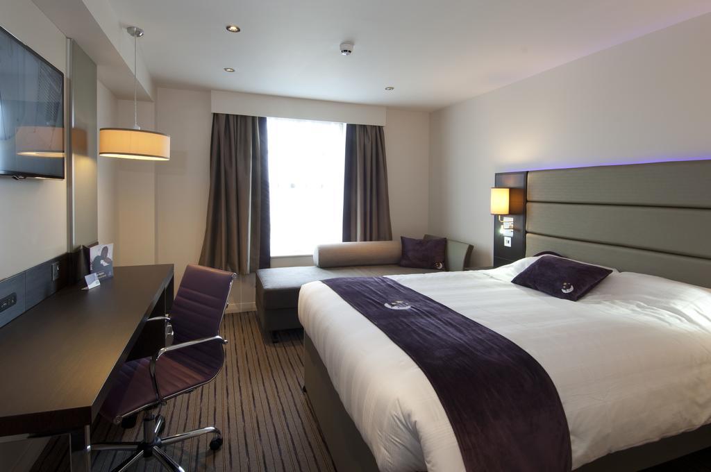 Premier Inn London Elstree / بورهاموود المظهر الخارجي الصورة