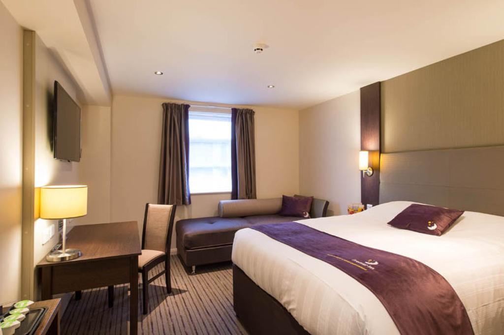 Premier Inn London Elstree / بورهاموود المظهر الخارجي الصورة
