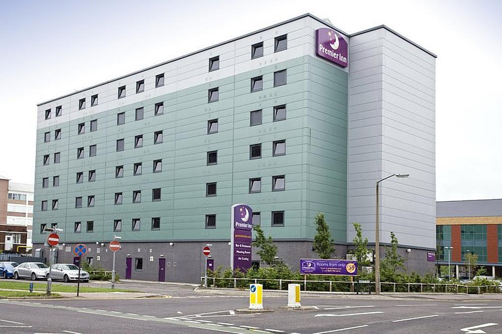 Premier Inn London Elstree / بورهاموود المظهر الخارجي الصورة